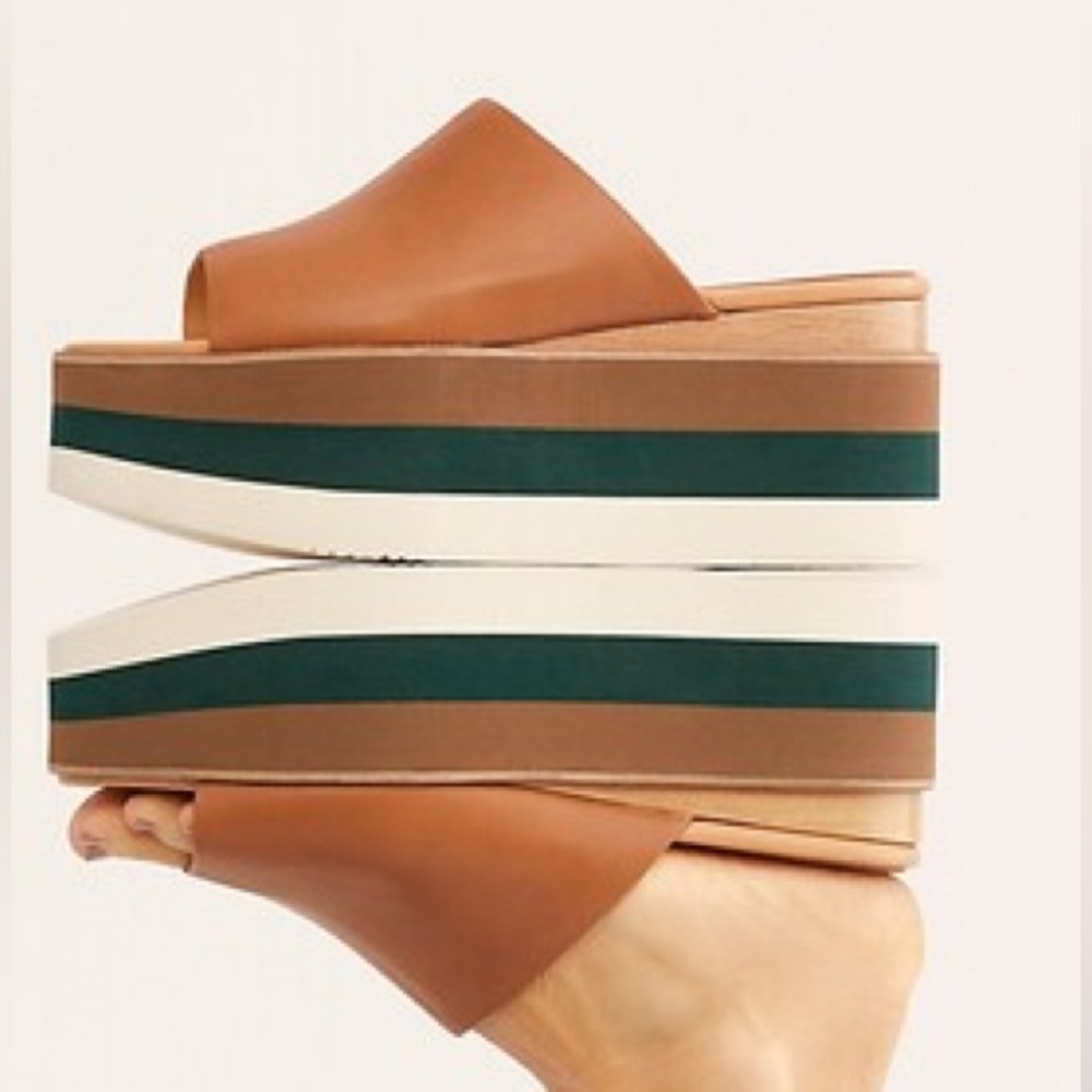 Paloma Barcelo High Standards Flatform Heel